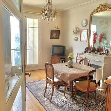 Prestigious Parisian Vintage Parigi