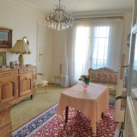 Prestigious Parisian Vintage Appartamento Parigi