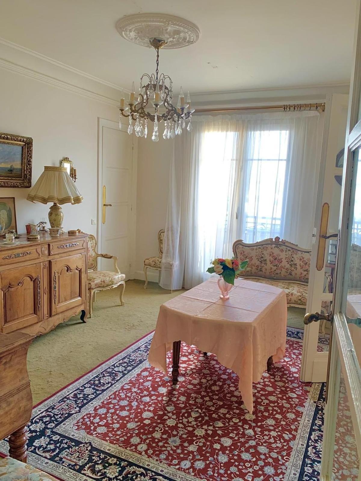 Prestigious Parisian Vintage Appartamento Parigi
